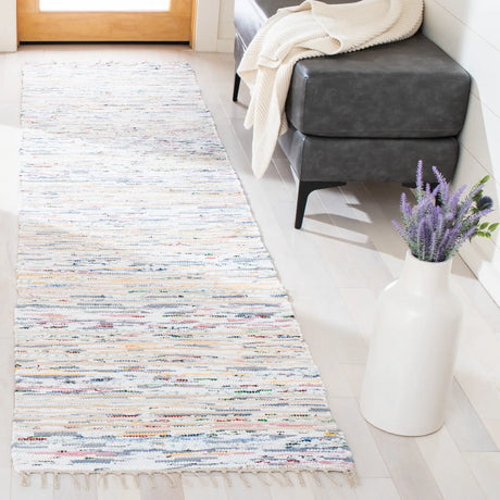 Safavieh Montauk 2'-3" x 9'-0" Rug in Beige / Ivory