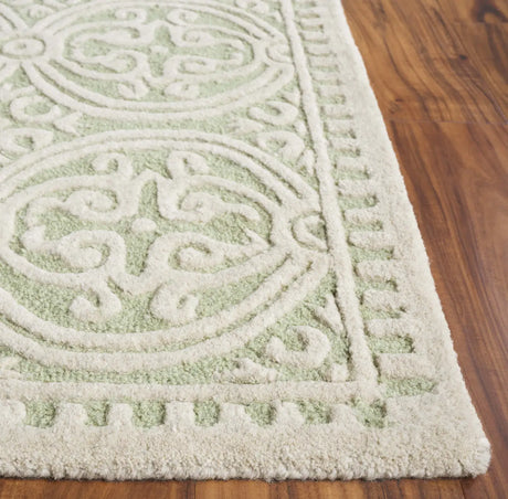 Safavieh Cambridge 4'-0" x 6'-0" Rug in Light Green / Ivory