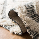 Safavieh Kenya 4'-0" x 6'-0" Rug in Teal / Ivory