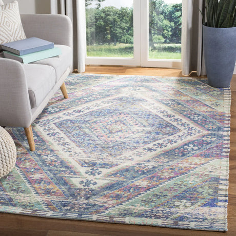 Safavieh Saffron 4'-0" x 6'-0" Rug in Royal Blue / Fuchsia