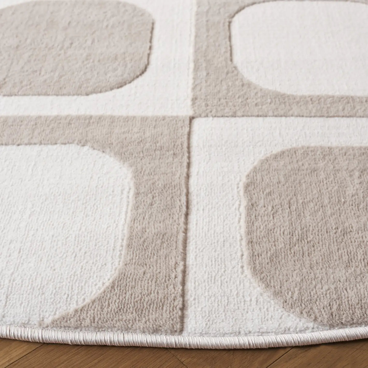 Safavieh Saylor 100 6'-3" x 6'-3" Rug in Beige / Ivory
