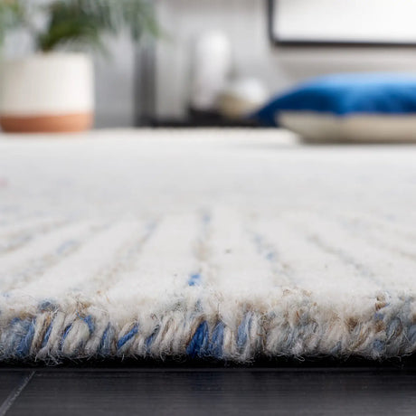 Safavieh Abstract 4'-0" x 6'-0" Rug in Blue / Ivory
