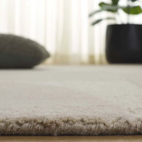 Safavieh Fifth Avenue 4'-0" x 6'-0" Rug in Beige