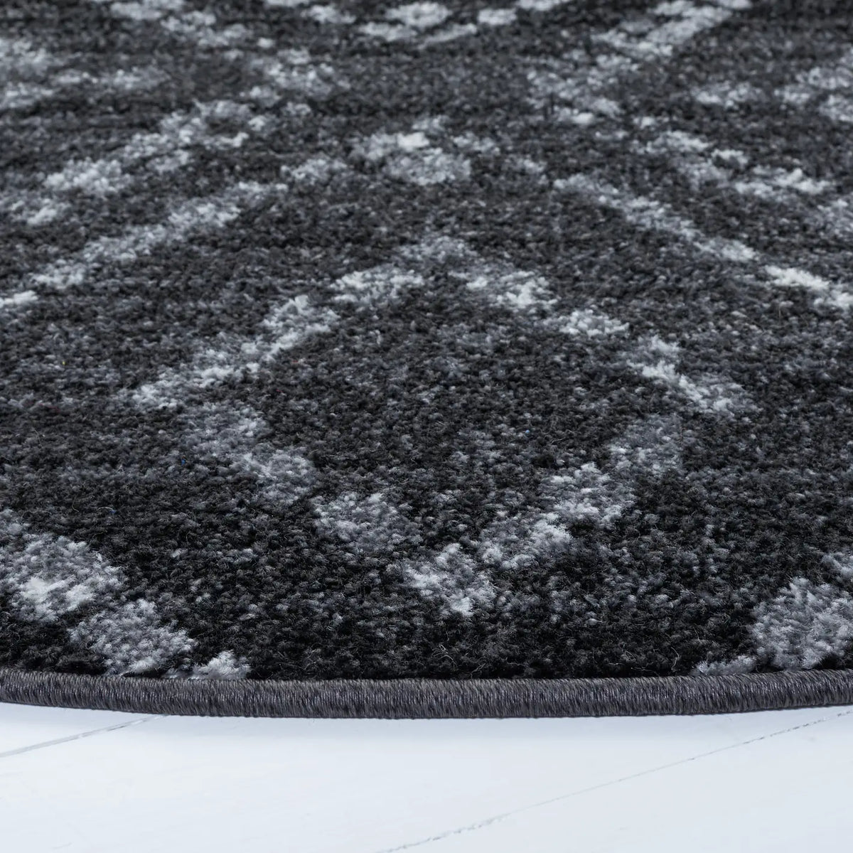 Safavieh Adirondack 6'-0" x 6'-0" Rug in Black / Ivory