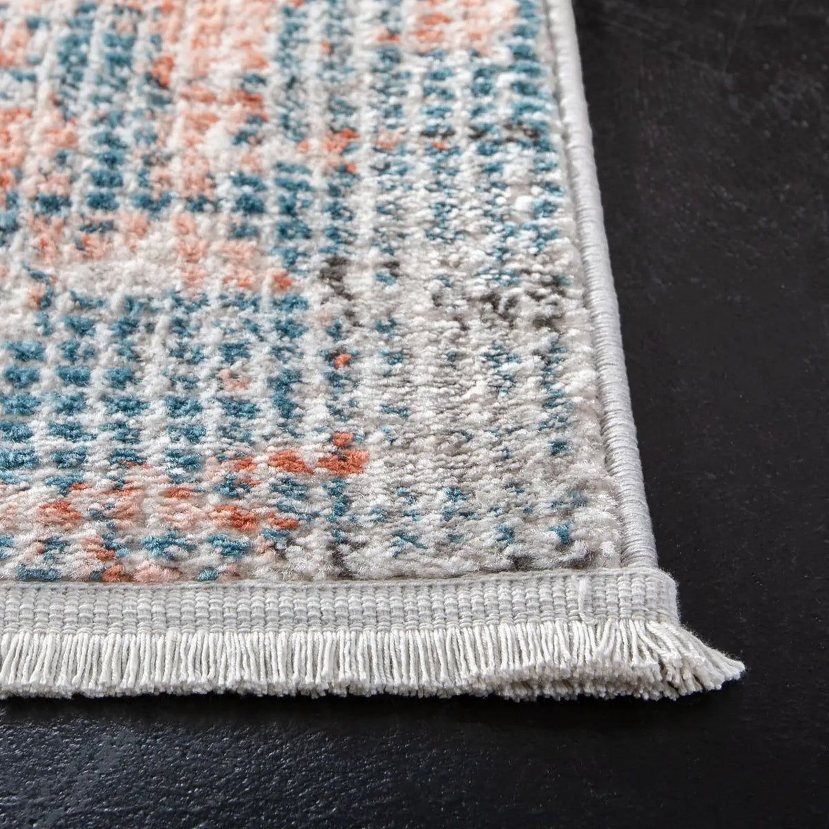 Safavieh Shivan 4'-0" x 6'-0" Rug in Ivory / Grey