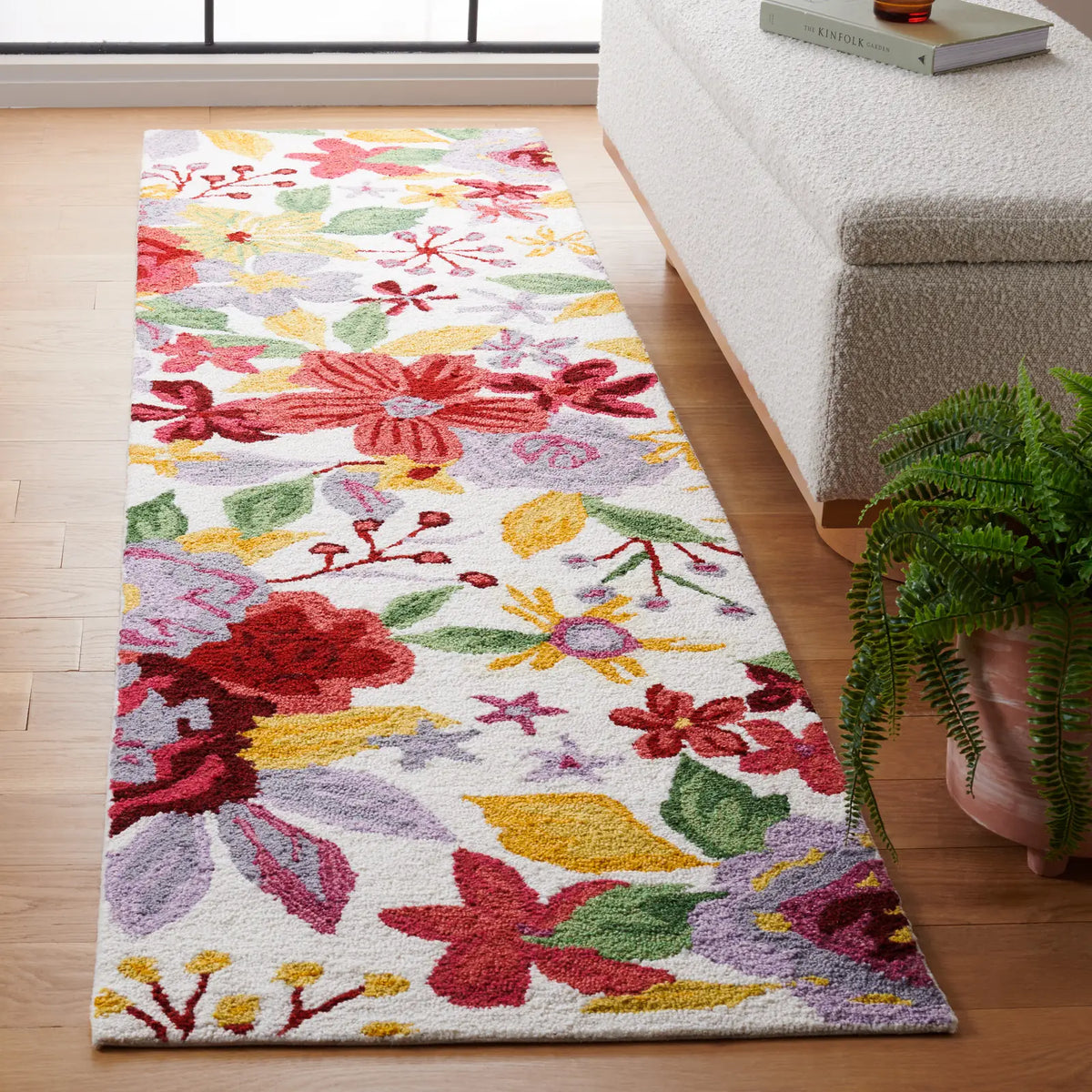 Safavieh Easy Care 2'-3" x 9'-0" Rug in Ivory / Red