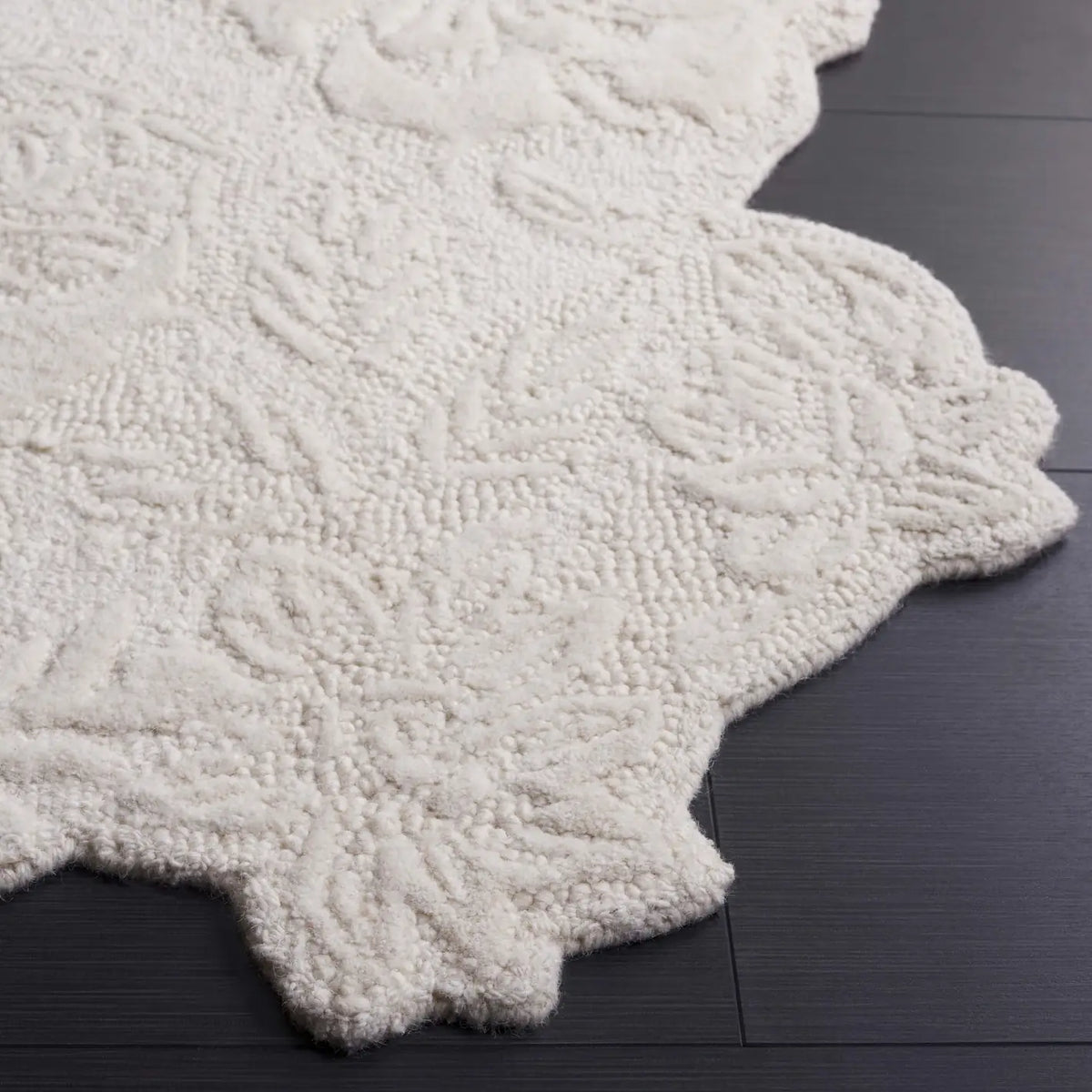 Safavieh Mykonos 4'-0" x 6'-0" Rug in Ivory