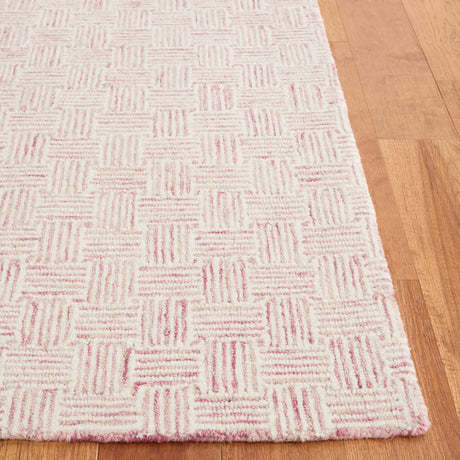 Safavieh Micro-Loop 4'-0" x 6'-0" Rug in Pink / Ivory