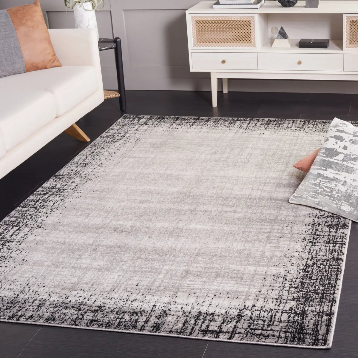Safavieh Skyler 4'-0" x 6'-0" Rug in Ivory Grey / Black
