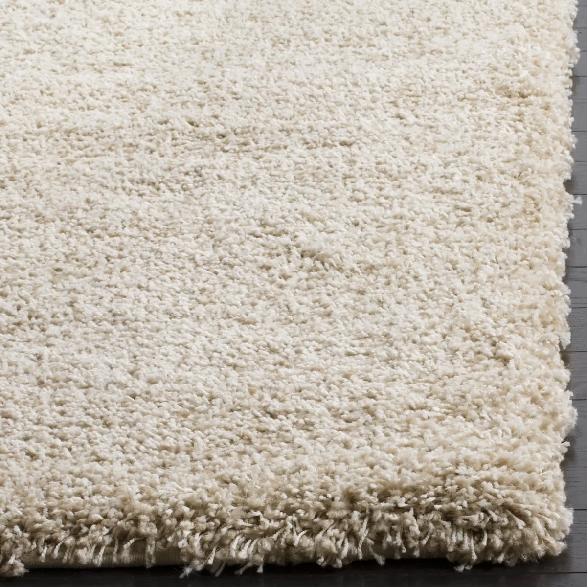 Safavieh Santa Monica Shag 4'-0" x 6'-0" Rug in Beige
