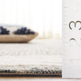 Safavieh Ebony 4'-0" x 6'-0" Rug in Ivory / Red