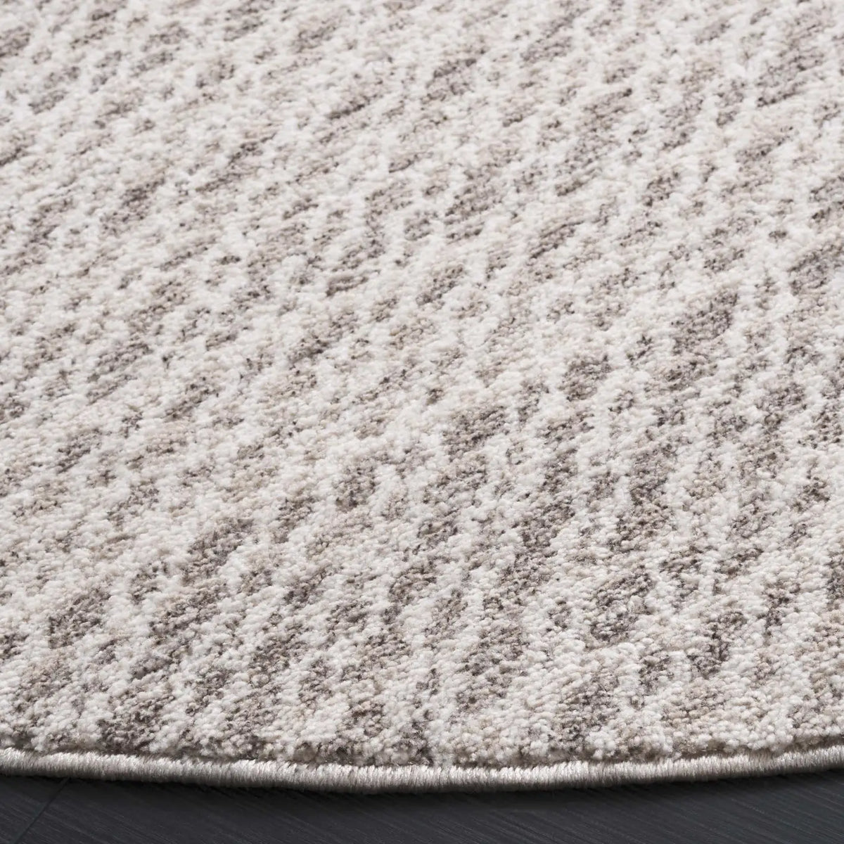 Safavieh Jade 100 6'-7" x 6'-7" Rug in Beige / Ivory