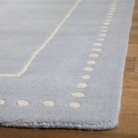 Safavieh Bella 5'-0" x 8'-0" Rug in Light Blue / Ivory