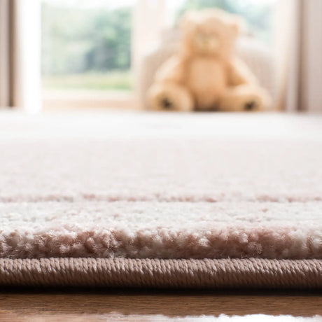 Safavieh Carousel Kids 100 4'-0" x 6'-0" Rug in Pink / Grey