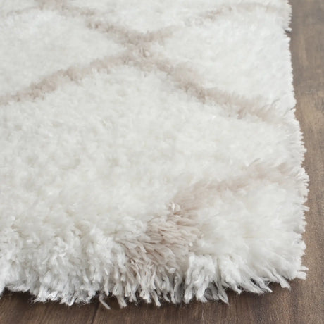 Safavieh Indie Shag 5'-1" x 7'-6" Rug in Ivory / Mushroom