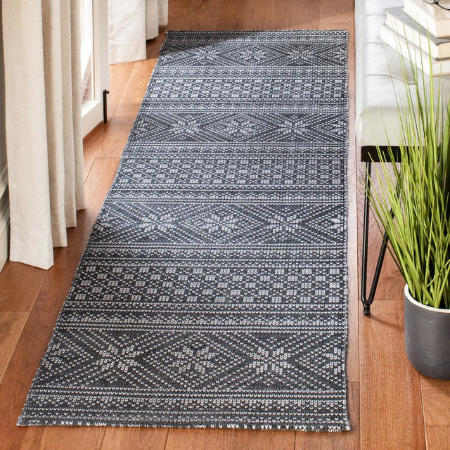 Safavieh Cedar Brook 2'-3" x 8'-0" Rug in Black / Ivory