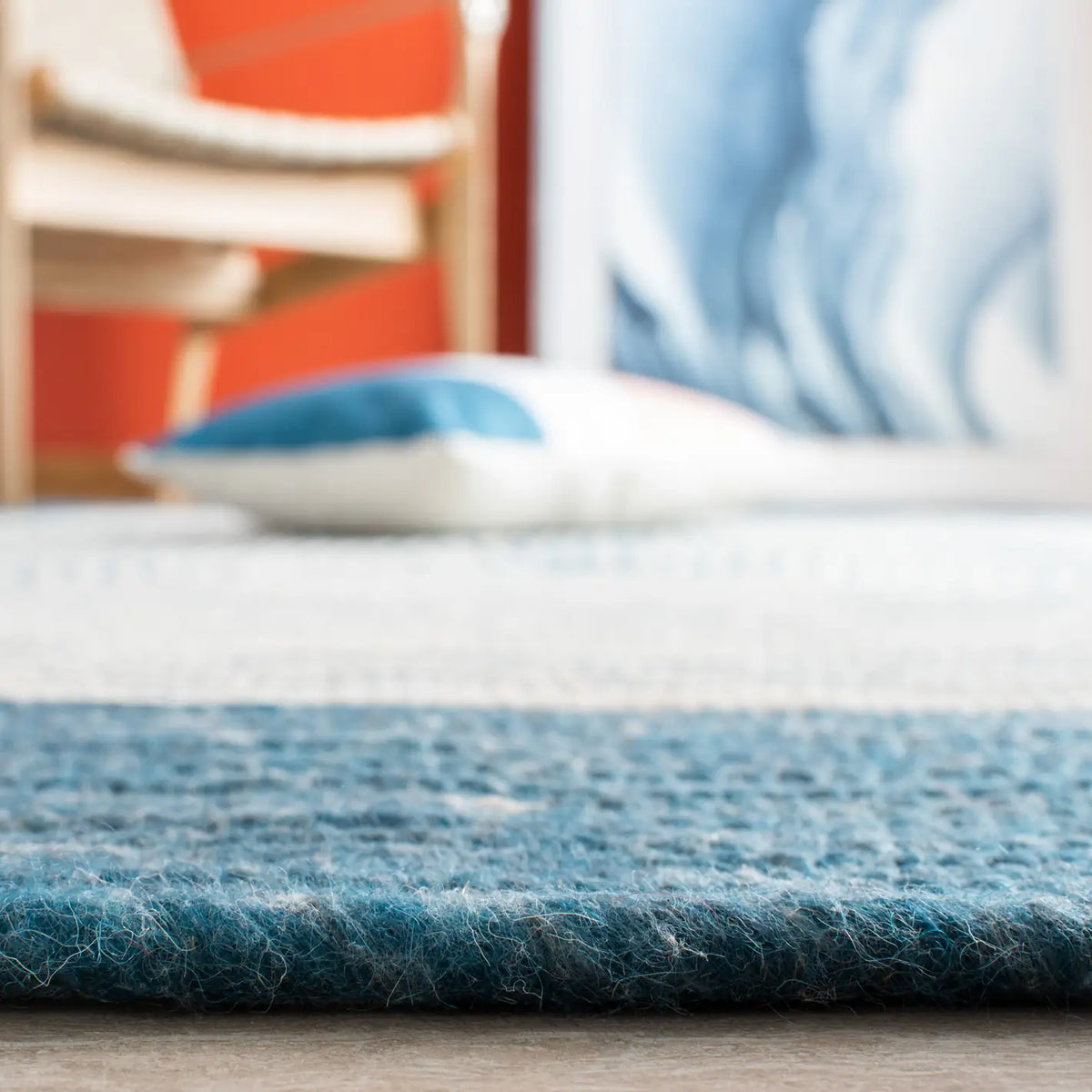 Safavieh Braided 5'-0" x 7'-0" Rug in Teal / Ivory