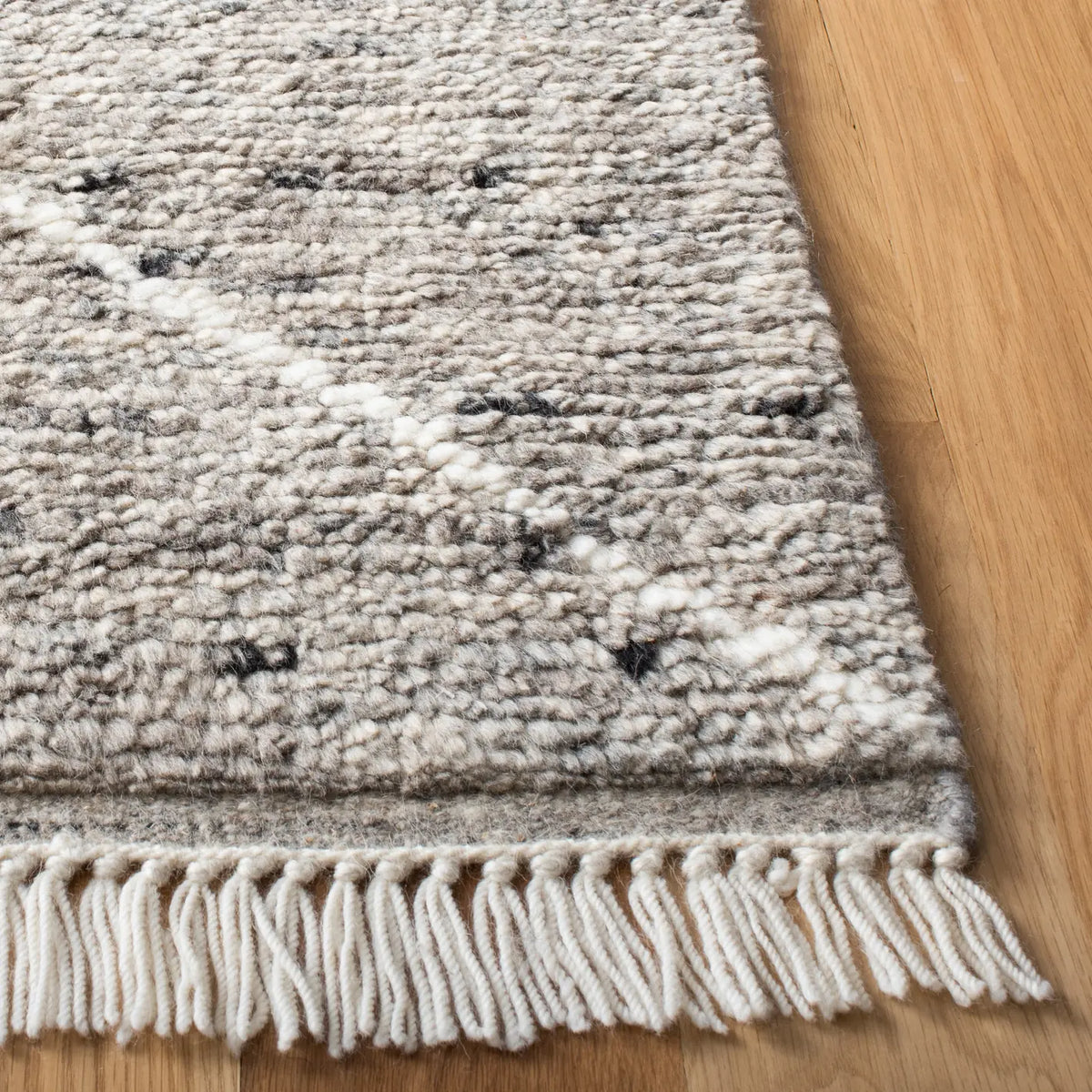 Safavieh Casablanca 4'-0" x 6'-0" Rug in Grey / Ivory