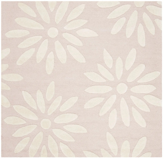 Safavieh Safavieh Kids 5'-0" x 5'-0" Rug in Pink / Ivory