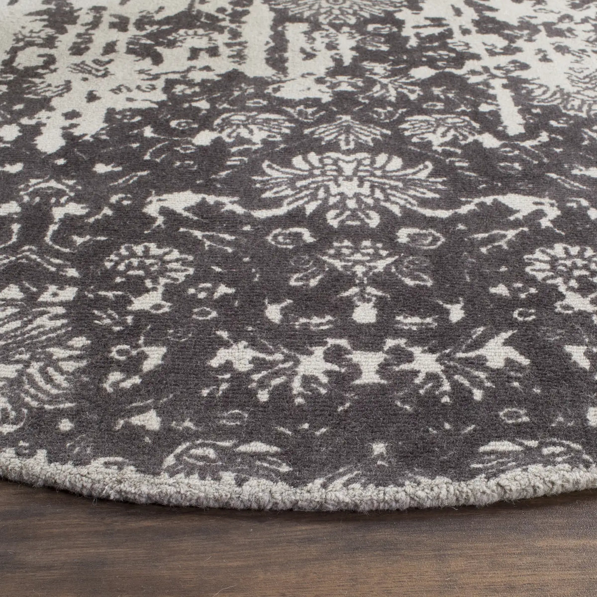 Safavieh Restoration Vintage 6'-0" x 6'-0" Rug in Silver / Grey