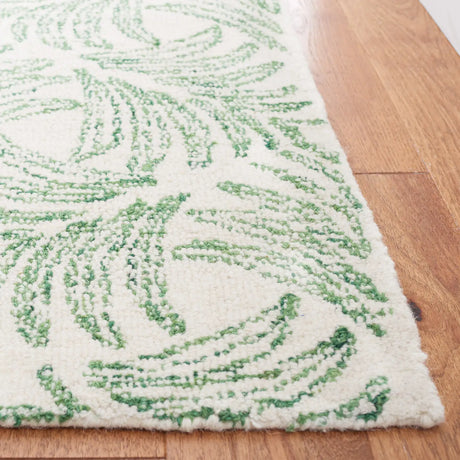Safavieh Jardin 4'-0" x 6'-0" Rug in Ivory / Green