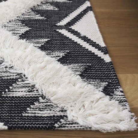 Safavieh Kenya 6'-0" x 9'-0" Rug in Black / Ivory