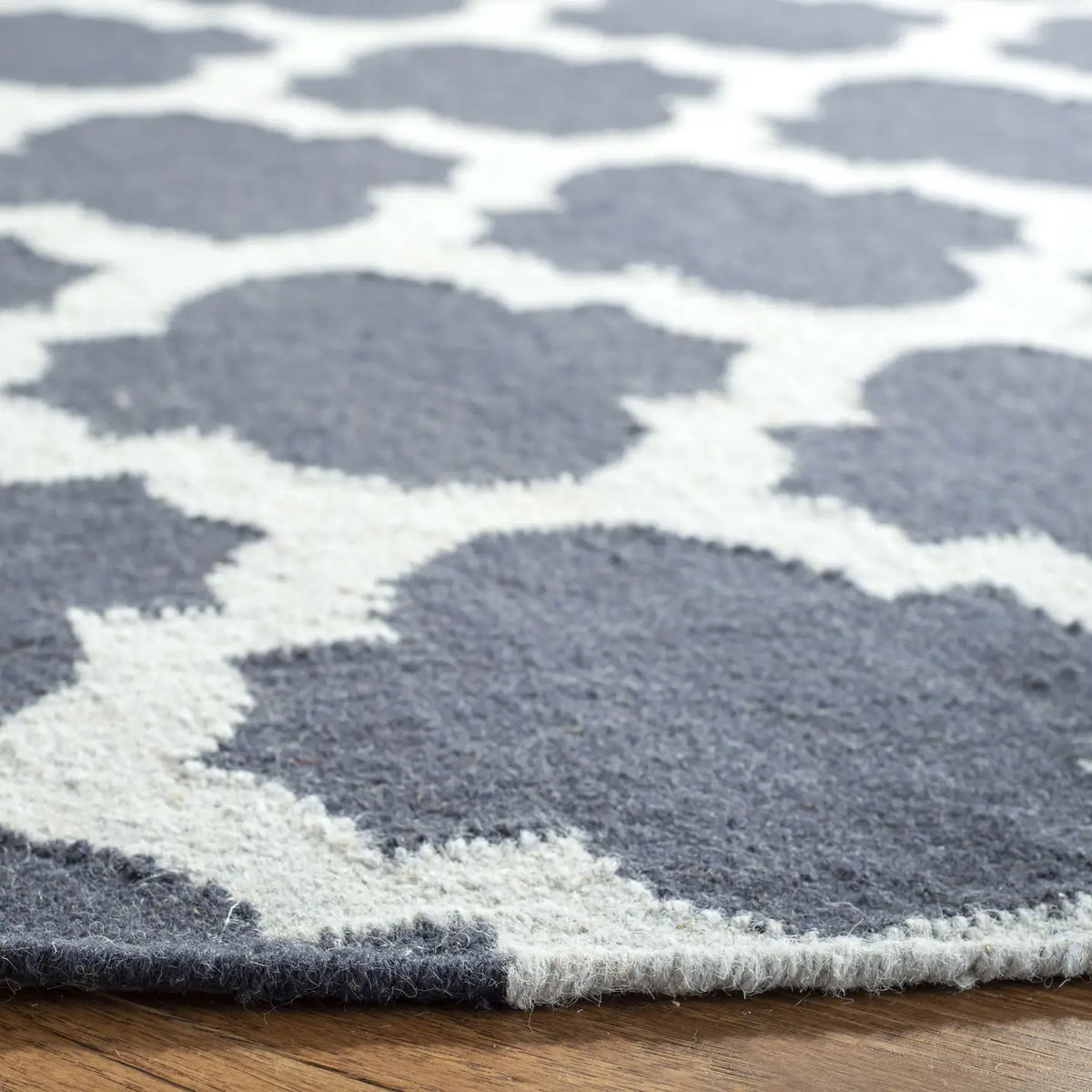 Safavieh Dhurries 7'-0" x 7'-0" Rug in Blue / Ivory