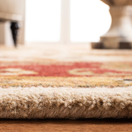 Safavieh Classic 5'-0" x 8'-0" Rug in Ivory / Red