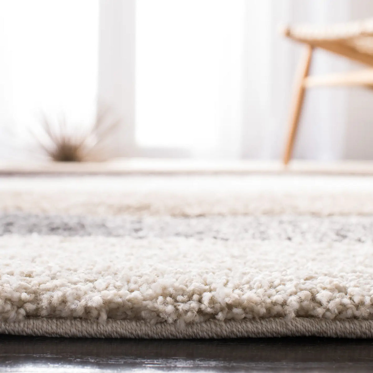 Safavieh Florida Shag 4'-0" x 6'-0" Rug in Ivory / Grey