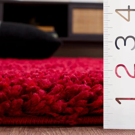 Safavieh Shag 5'-3" x 7'-6" Rug in Red