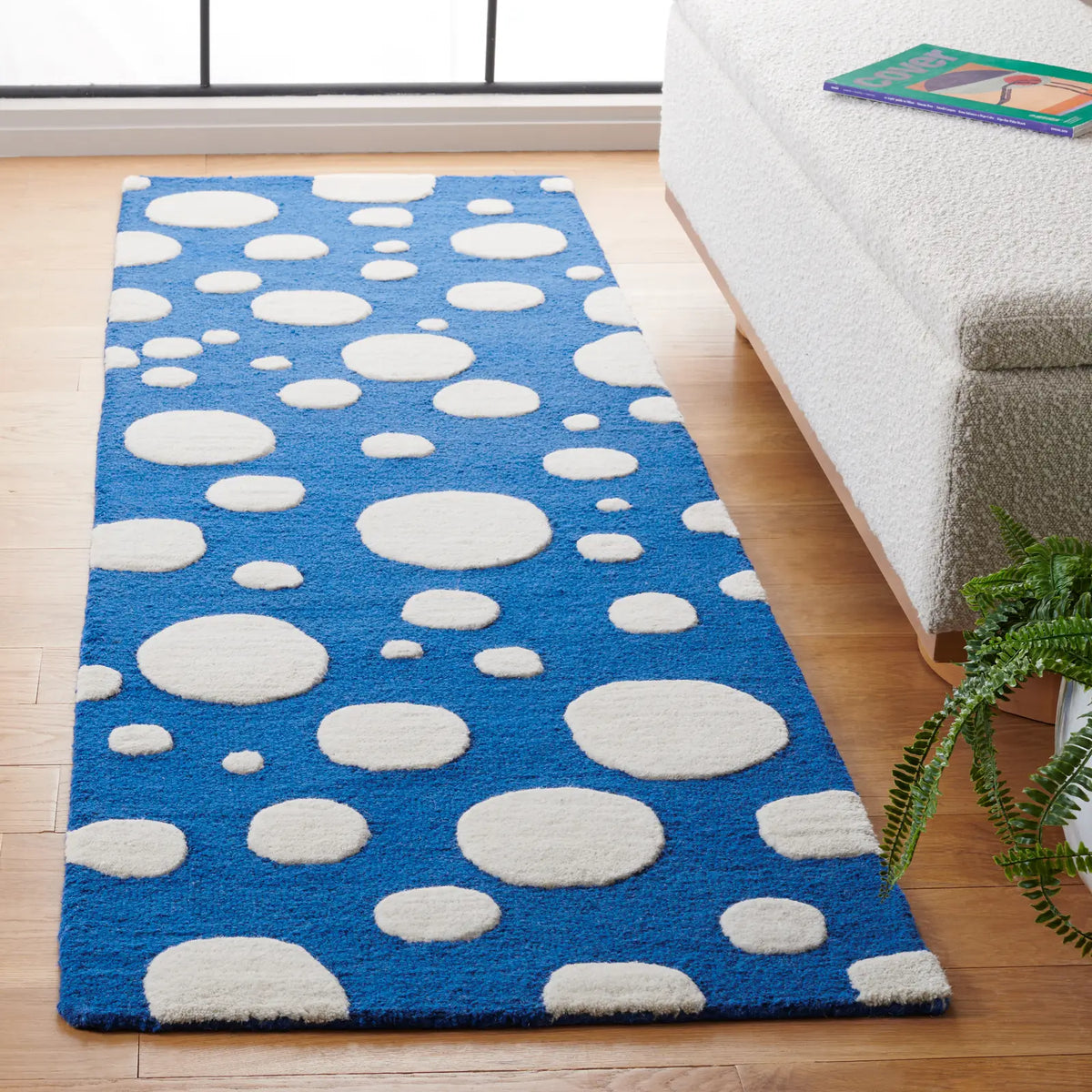 Safavieh Cambridge 2'-3" x 8'-0" Rug in Blue / Ivory