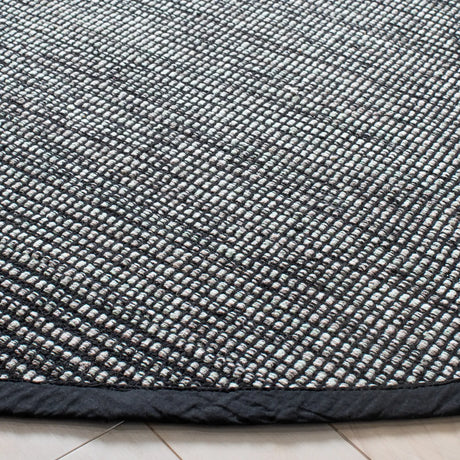 Safavieh Montauk 6'-0" x 6'-0" Rug in Light Green / Black