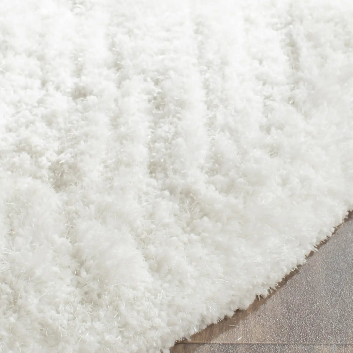 Safavieh Sg-Sbs-South Beach Shag 6'-0" x 6'-0" Rug in Snow White