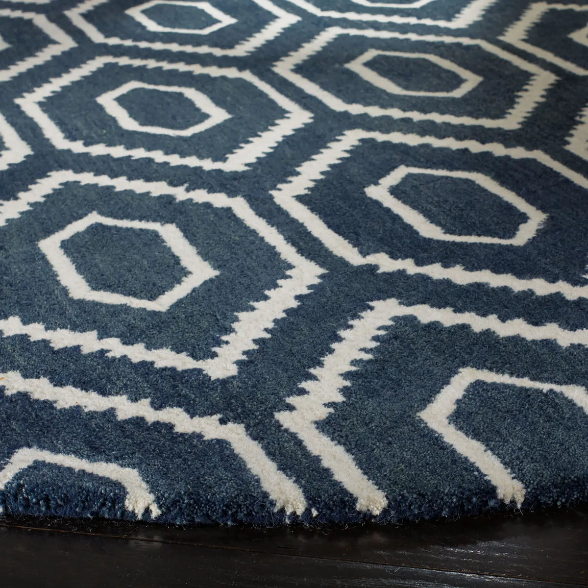 Safavieh Himalaya 6'-0" x 6'-0" Rug in Navy / Ivory