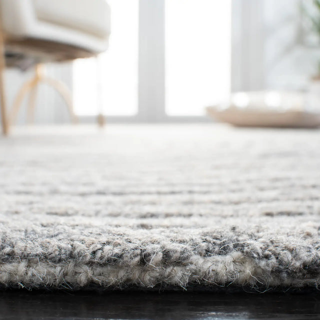 Safavieh Southampton 4'-0" x 6'-0" Rug in Beige / Light Blue