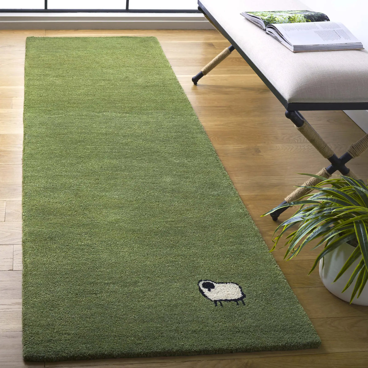 Safavieh Himalaya 2'-3" x 8'-0" Rug in Green