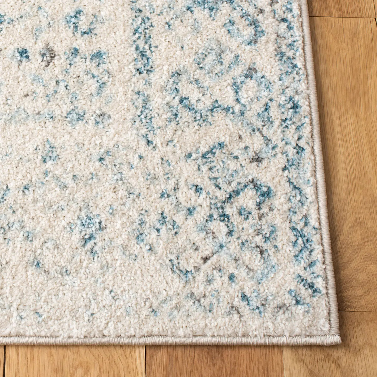 Safavieh Tulum 4'-0" x 6'-0" Rug in Ivory / Turquoise