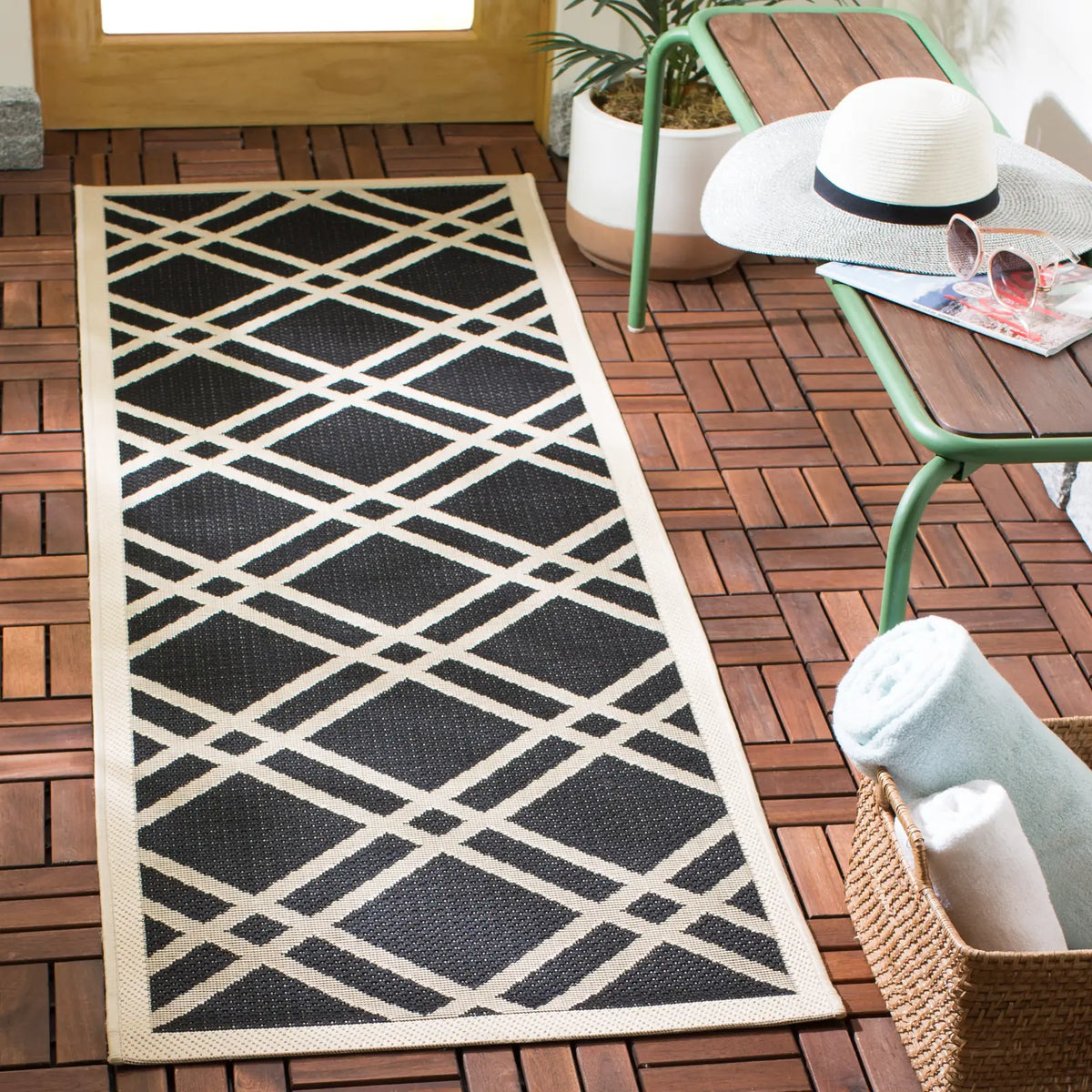 Safavieh Courtyard 2'-3" x 10'-0" Rug in Black / Beige