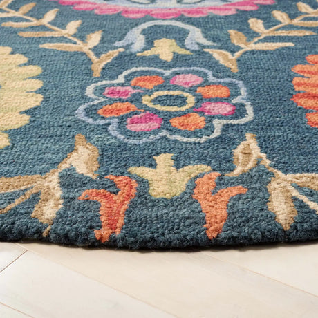 Safavieh Suzani 6'-0" x 6'-0" Rug in Blue / Multi