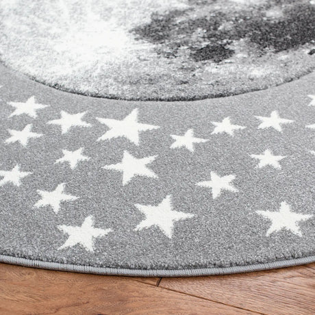 Safavieh Carousel Kids 100 5'-3" x 5'-3" Rug in Light Grey / White