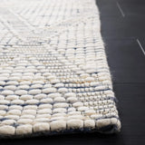 Safavieh Marbella 4'-0" x 6'-0" Rug in Ivory / Blue