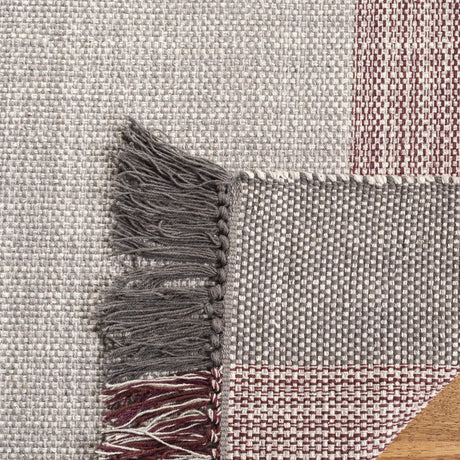 Safavieh Montauk 5'-0" x 8'-0" Rug in Wine / Grey