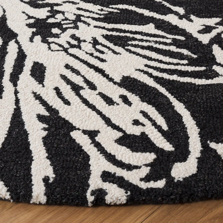 Safavieh Jardin 6'-0" x 6'-0" Rug in Black / Ivory
