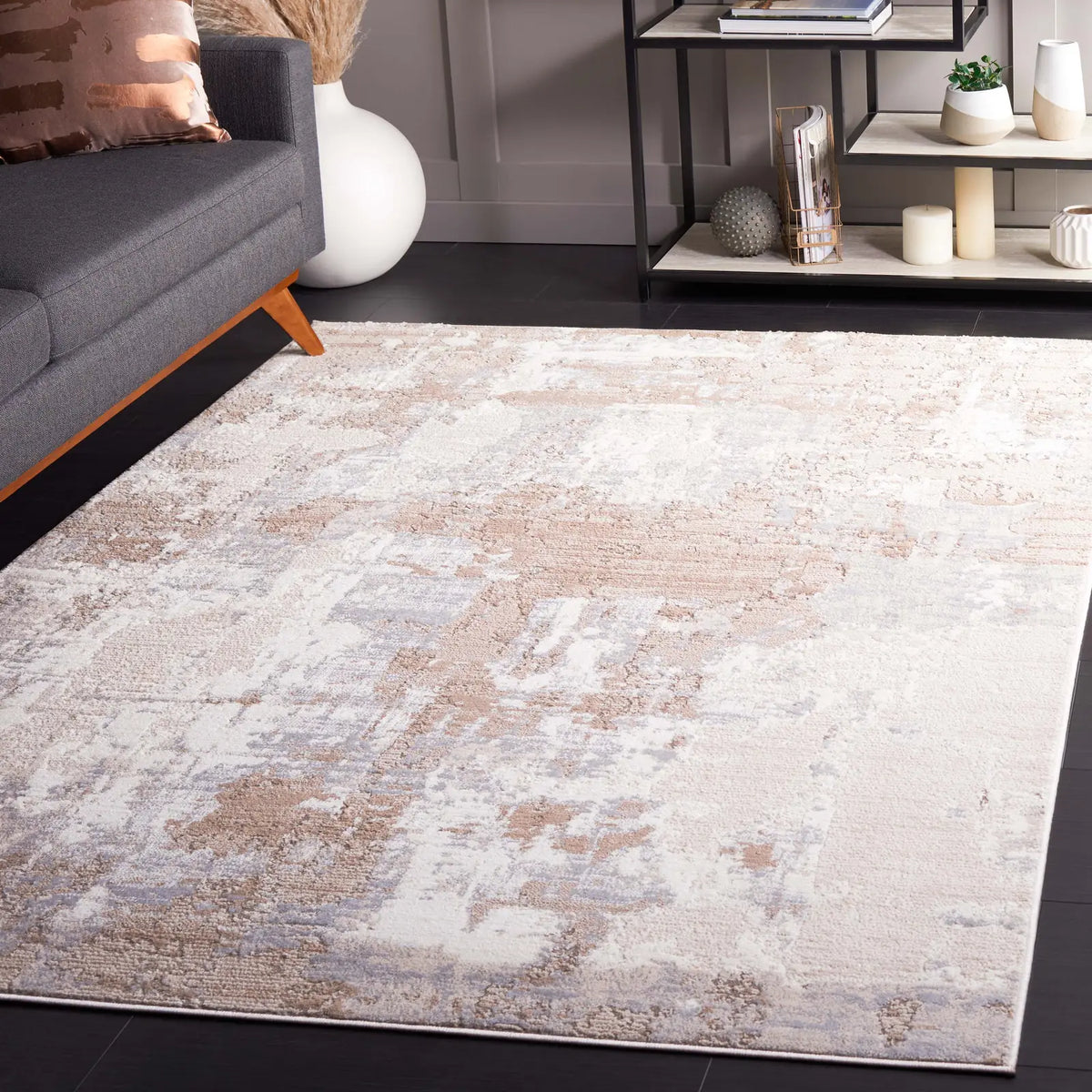 Safavieh Whisper 4'-0" x 6'-0" Rug in Beige / Light Grey