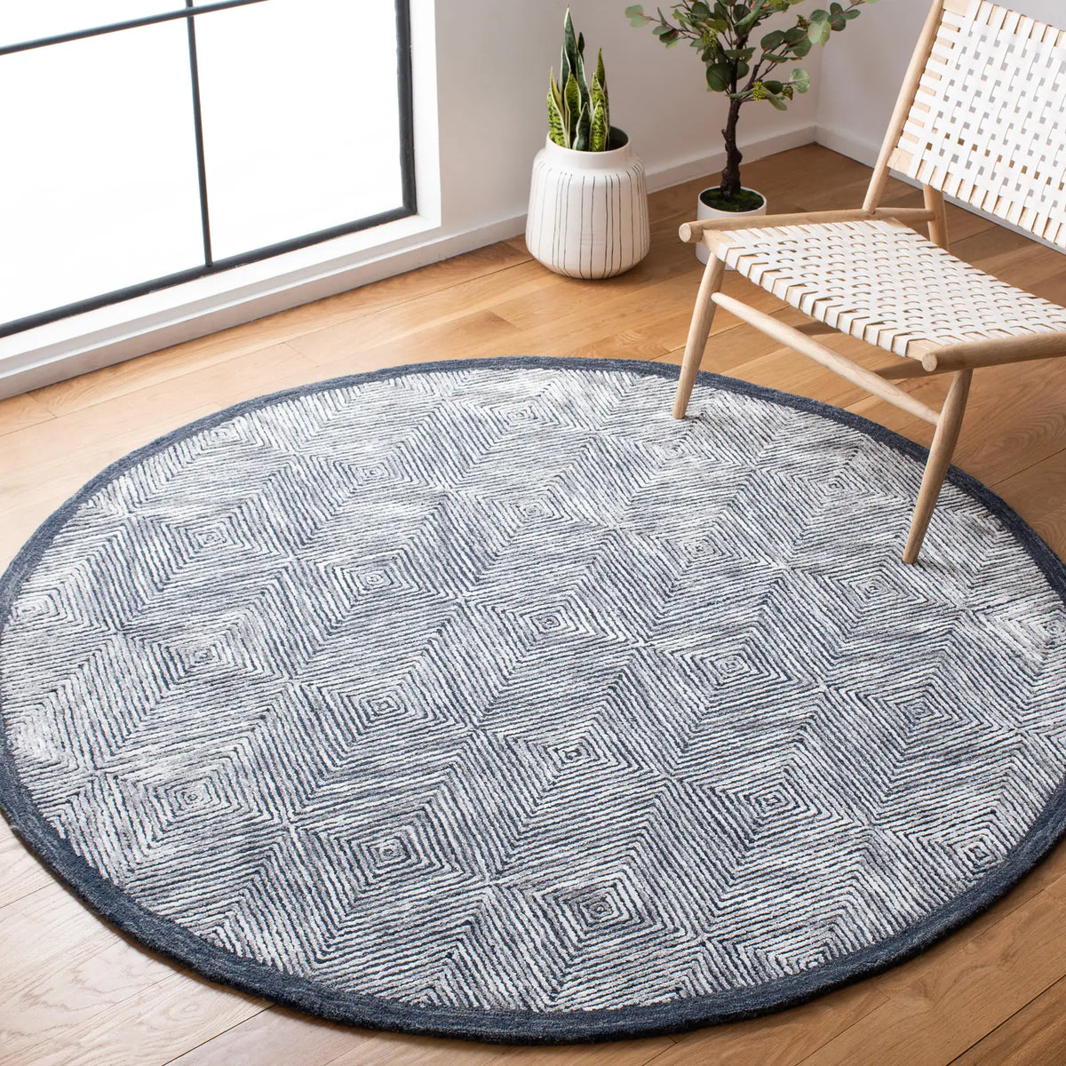 Safavieh Soho 6'-0" x 6'-0" Rug in Dark Grey / Ivory
