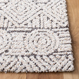 Safavieh Classic Vintage 4'-0" x 6'-0" Rug in Natural / Ivory