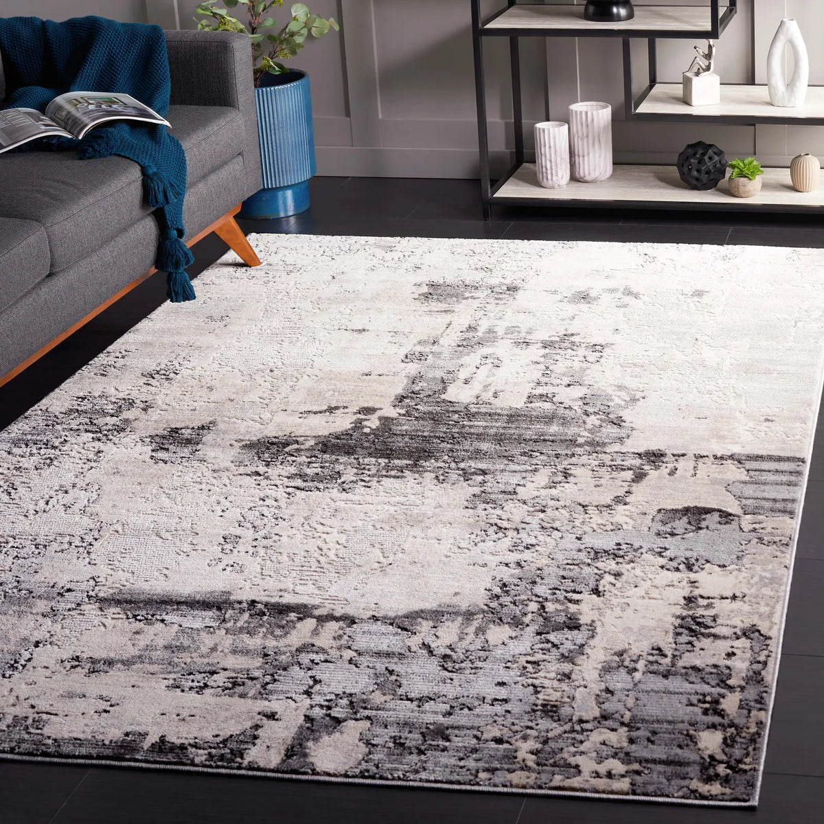 Safavieh Whisper 4'-0" x 6'-0" Rug in Grey / Light Beige