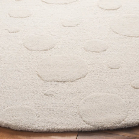 Safavieh Cambridge 6'-0" x 6'-0" Rug in Ivory