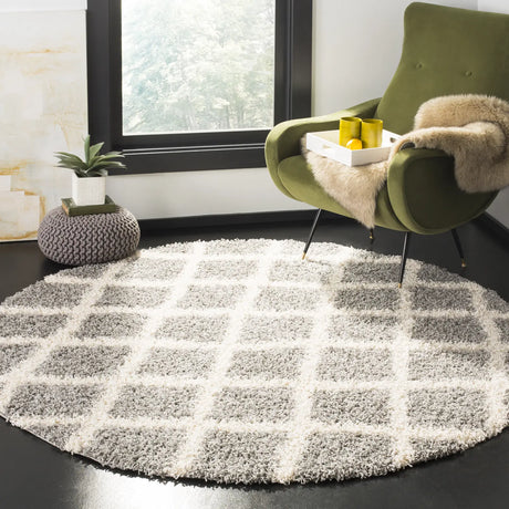 Safavieh Sgd-Dallas Shag 6'-0" x 6'-0" Rug in Grey / Ivory