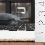 Safavieh Genre 4'-0" x 6'-0" Rug in Black / Ivory